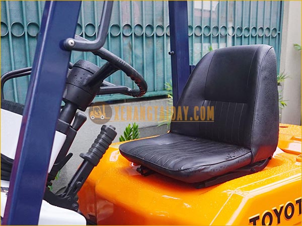 Xe nâng dầu TOYOTA 5FD18