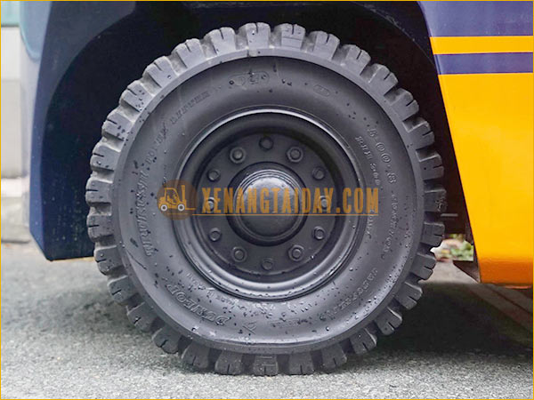Xe nâng dầu TOYOTA 5FD18