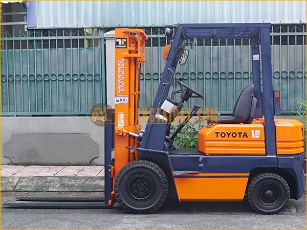 Xe nâng dầu TOYOTA 5FD18