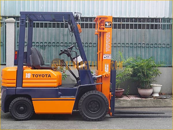 Xe nâng dầu TOYOTA 5FD18