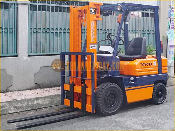 Xe nâng dầu TOYOTA 5FD18