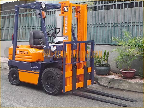 Xe nâng dầu TOYOTA 5FD18