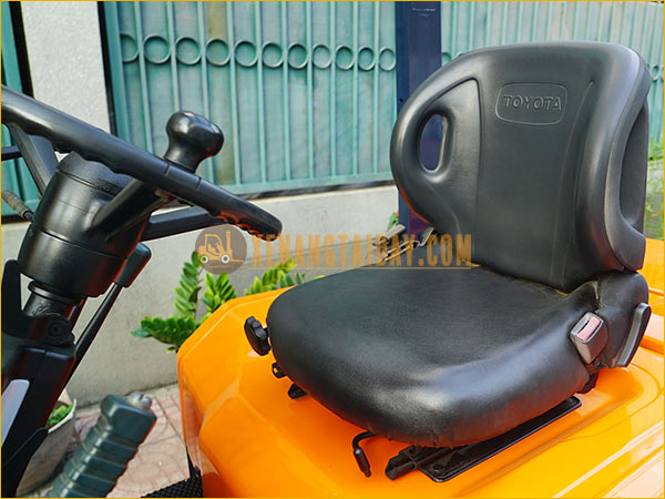 Xe nâng dầu TOYOTA 5FD20
