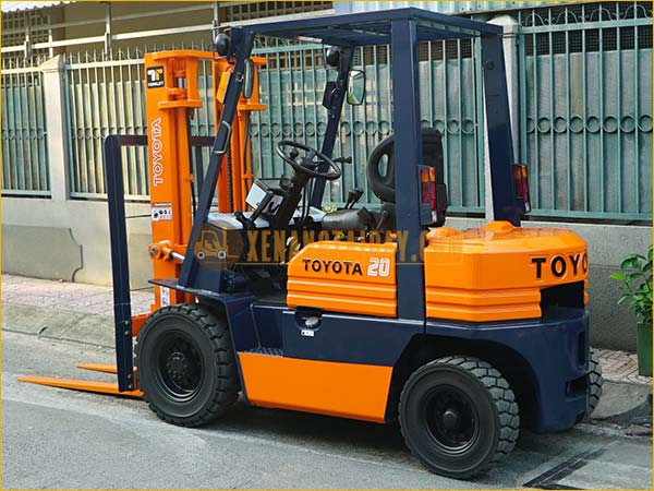 Xe nâng dầu TOYOTA 5FD20