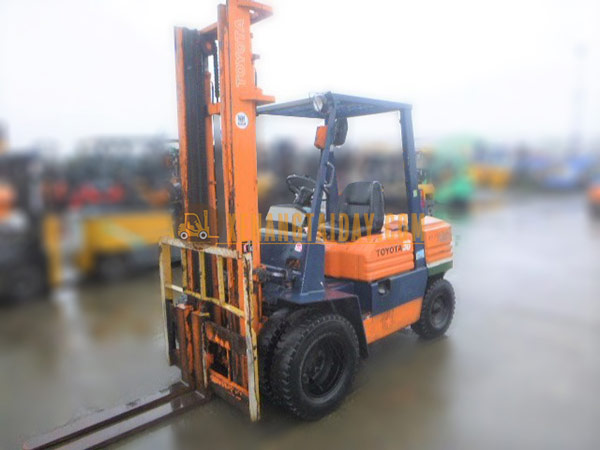 Xe nâng dầu TOYOTA 5FD30