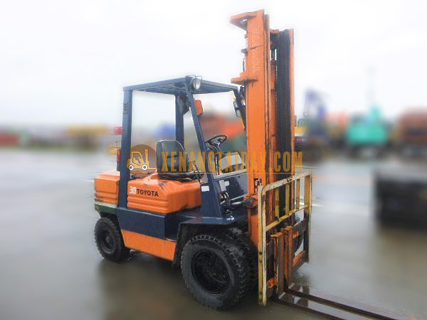 Xe nâng dầu TOYOTA 5FD30