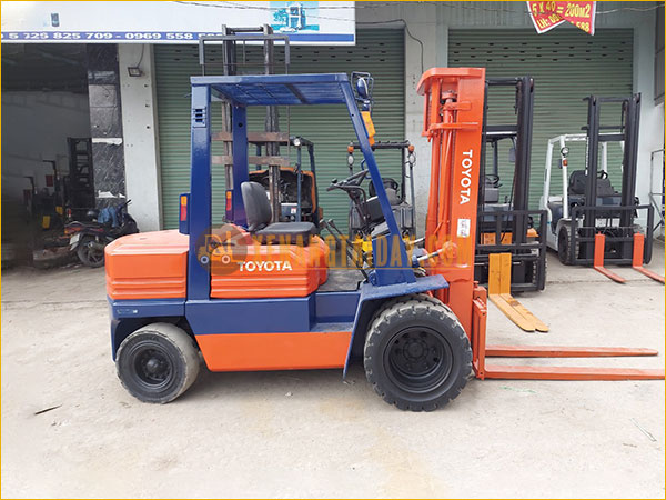 Xe nâng dầu TOYOTA 5FD30 