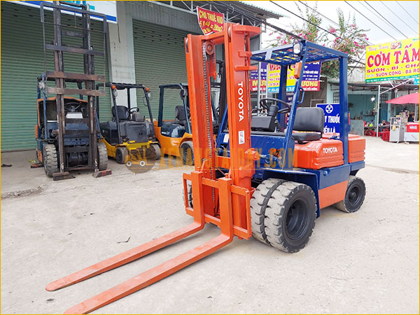 Xe nâng dầu TOYOTA 5FD30 