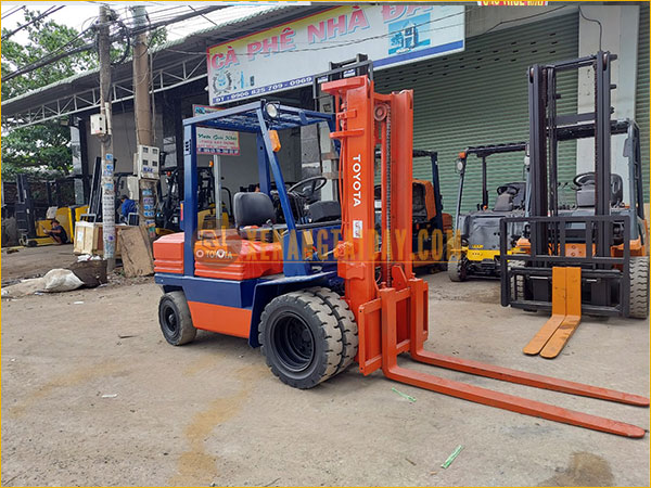 Xe nâng dầu TOYOTA 5FD30 
