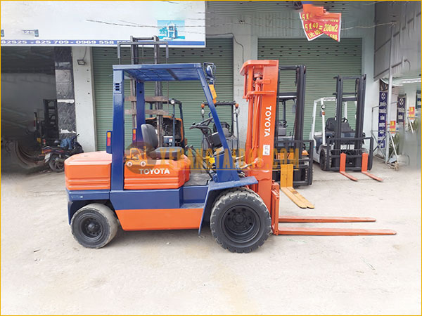 Xe nâng dầu TOYOTA 5FD30 