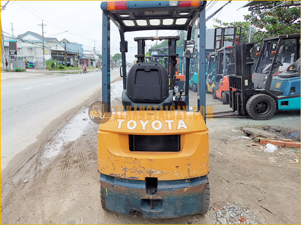 Xe nâng dầu TOYOTA 7FD15