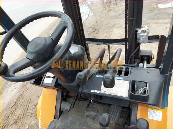 Xe nâng dầu TOYOTA 7FD15