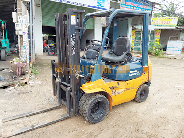 Xe nâng dầu TOYOTA 7FD15