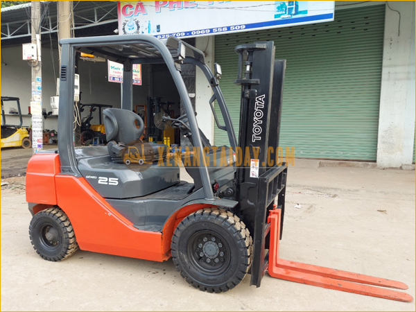 Xe nâng dầu TOYOTA 52-8FD25