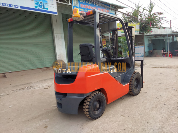 Xe nâng dầu TOYOTA 52-8FD25