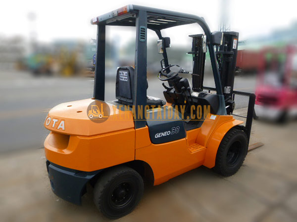 Xe nâng dầu Toyota 7FD30