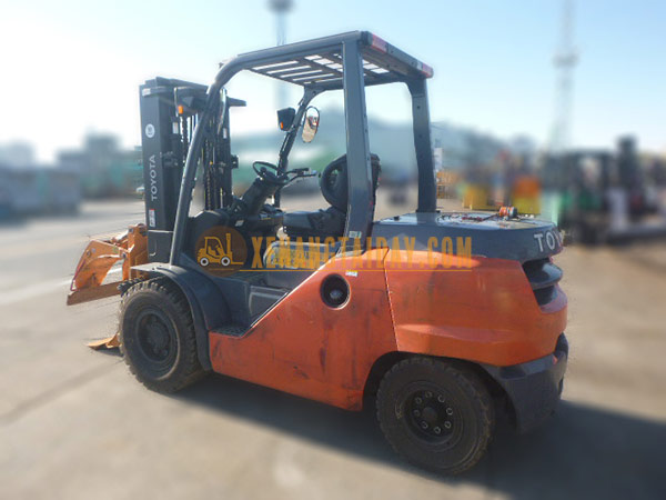 Xe nâng dầu TOYOTA 8FD45