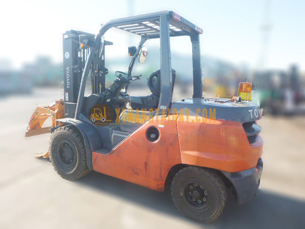 Xe nâng dầu Toyota 8FD45