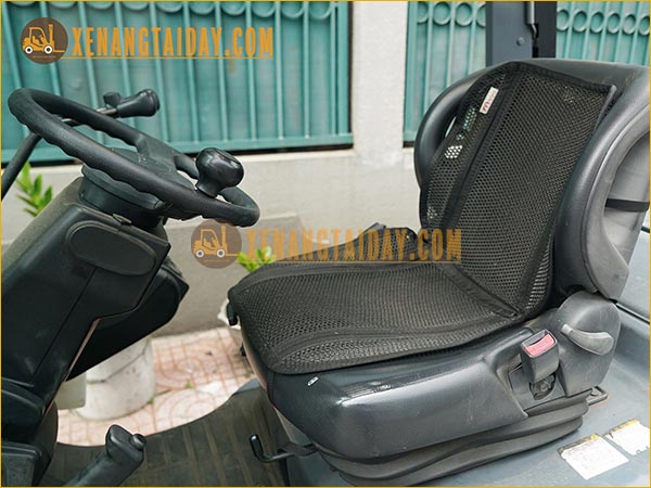 Xe nâng dầu TOYOTA 8FDL15
