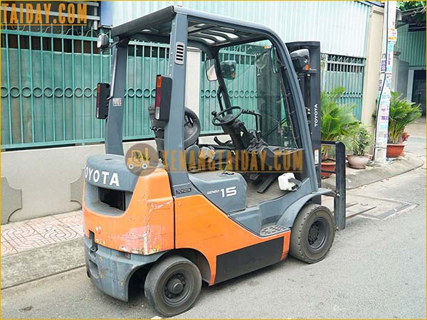 Xe nâng dầu TOYOTA 8FDL15