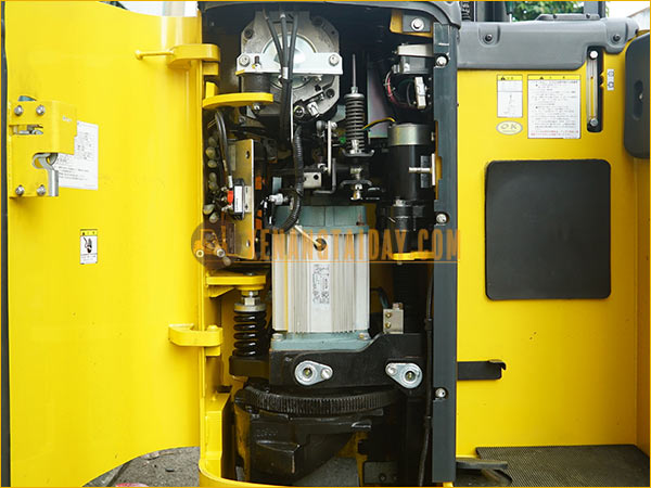 Xe nâng điện đứng lái KOMATSU FB09RS-15