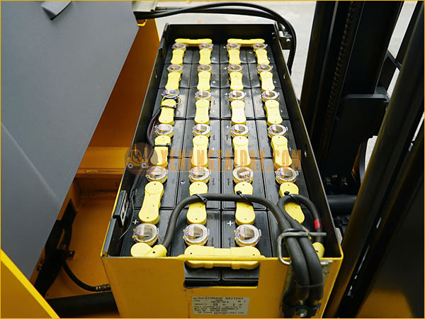 Xe nâng điện đứng lái KOMATSU FB14RL-15