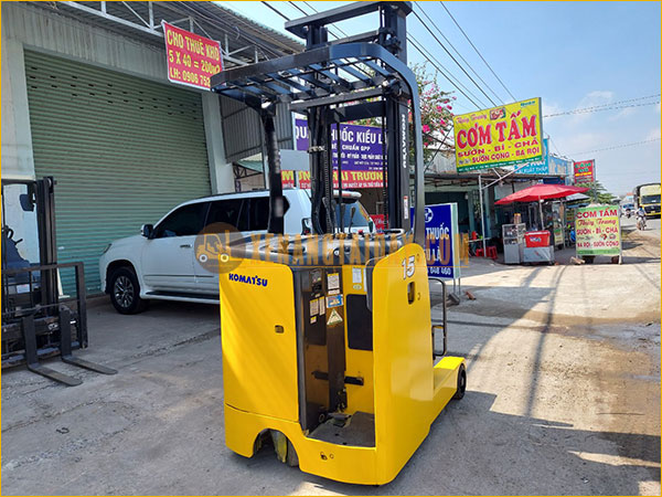 Xe nâng điện đứng lái Komatsu FB15RL-14