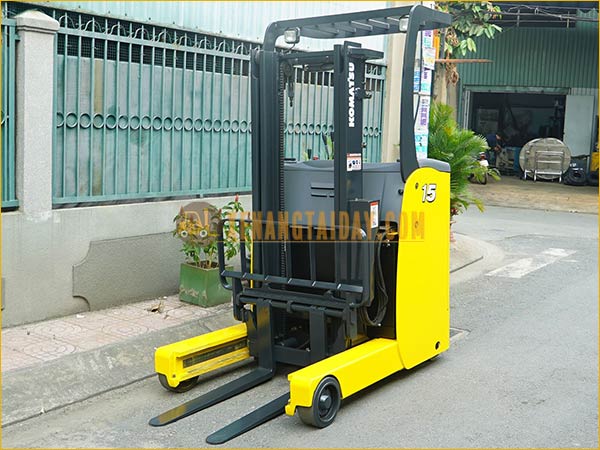 Xe nâng điện đứng lái KOMATSU FB15RL-14
