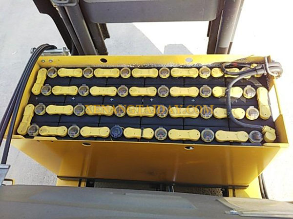 Xe nâng điện đứng lái Komatsu FB15RL-15