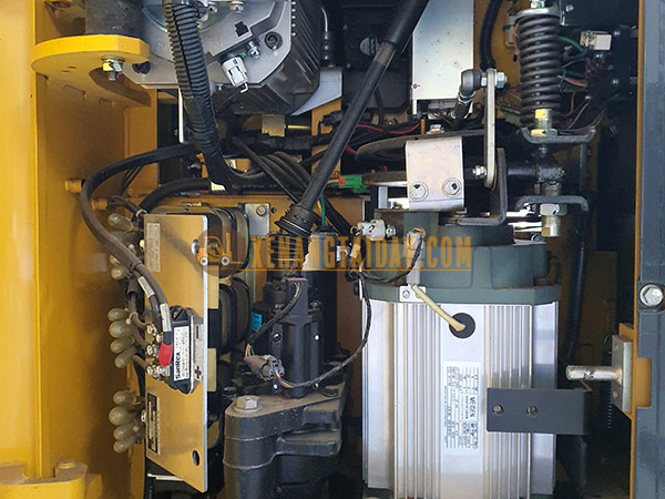 Xe nâng điện đứng lái Komatsu FB15RL-15