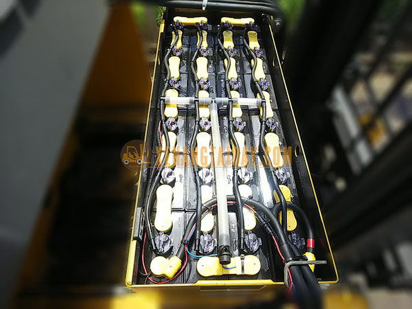 Xe nâng điện đứng lái Komatsu FB15RL-15