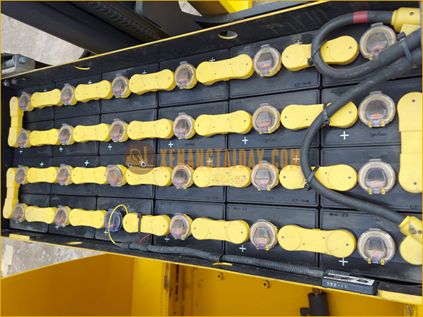 Xe nâng điện đứng lái KOMATSU FB15RL-15