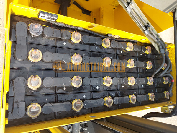 Xe nâng điện đứng lái Komatsu FB15RL-14