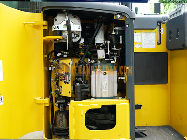 Xe nâng điện đứng lái KOMATSU FB15RL-15