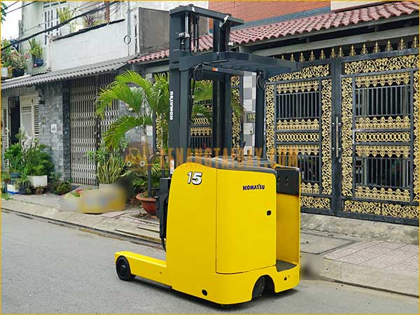 Xe nâng điện đứng lái Komatsu