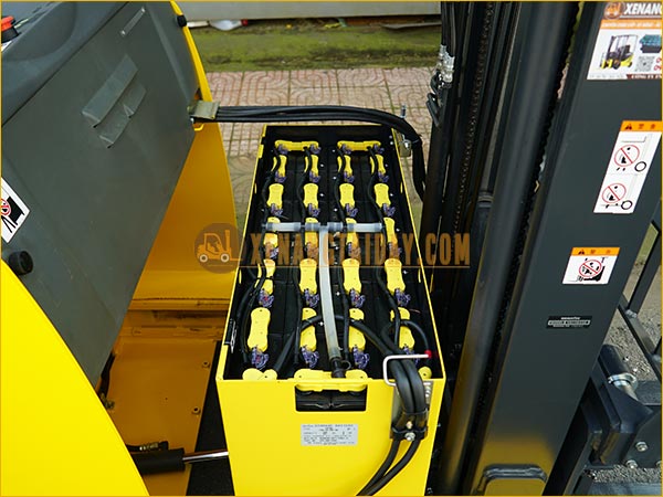 Xe nâng điện đứng lái KOMATSU FB15RL-15