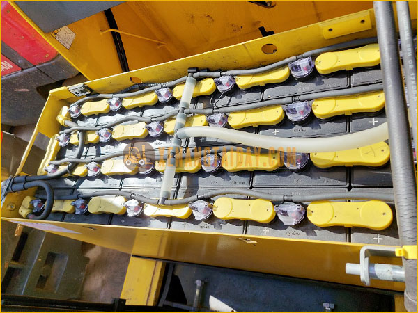 Xe nâng điện đứng lái Komatsu FB18RL-14