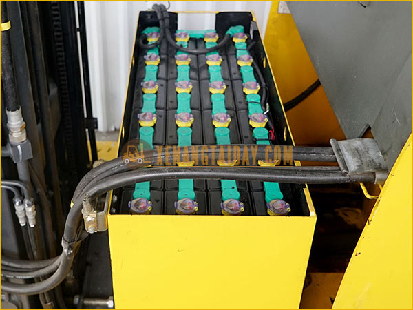 Xe nâng điện đứng lái KOMATSU FB18RL-14