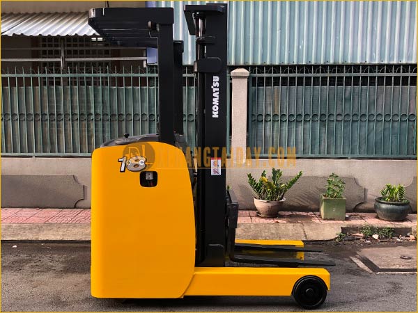 Xe nâng điện đứng lái KOMATSU FB18RL-15