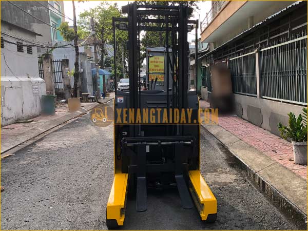 Xe nâng điện đứng lái KOMATSU FB18RL-15