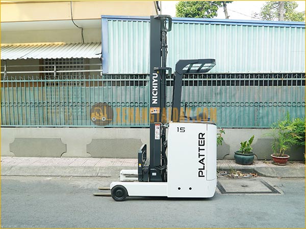 Xe nâng điện đứng lái NICHIYU FBRM15-80B-470SF gắn bình điện axít chì 48V - 290Ah VFP4
