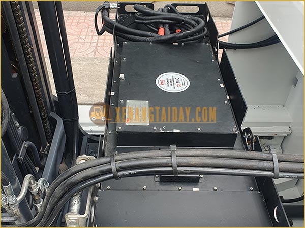 Xe nâng điện đứng lái NICHIYU FBRM25-80-450SF gắn pin lithum 48V - 340Ah PKGFF48340