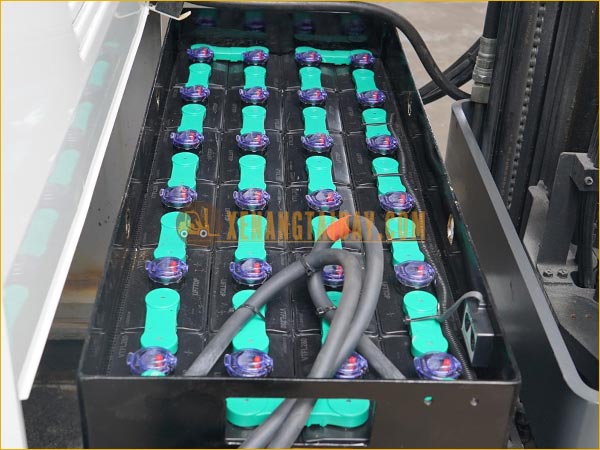 Xe nâng điện đứng lái NICHIYU FBRMW14-80B-550MCS
