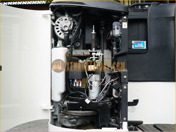 Xe nâng điện đứng lái NICHIYU FBRMW15-85B-550MCS