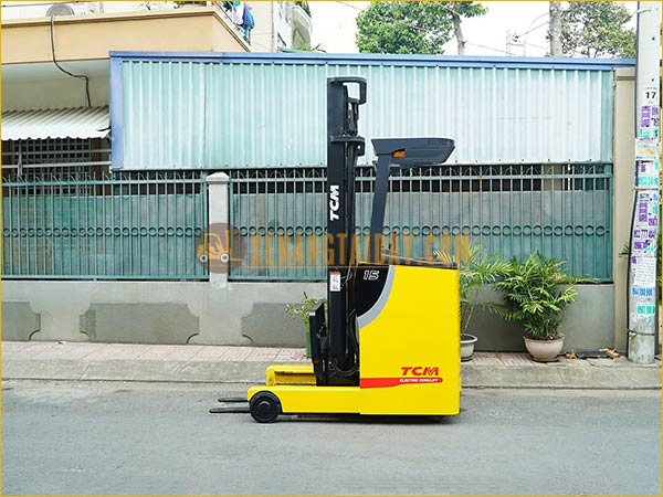 Xe nâng điện đứng lái TCM FBR15-8