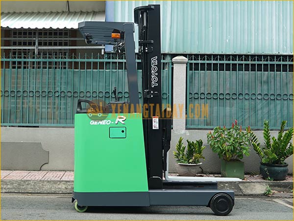 Xe nâng điện đứng lái TOYOTA 7FBR18