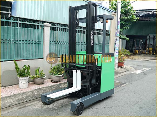 Xe nâng điện đứng lái TOYOTA 7FBR18