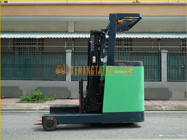 Xe nâng điện đứng lái TOYOTA 7FBR25
