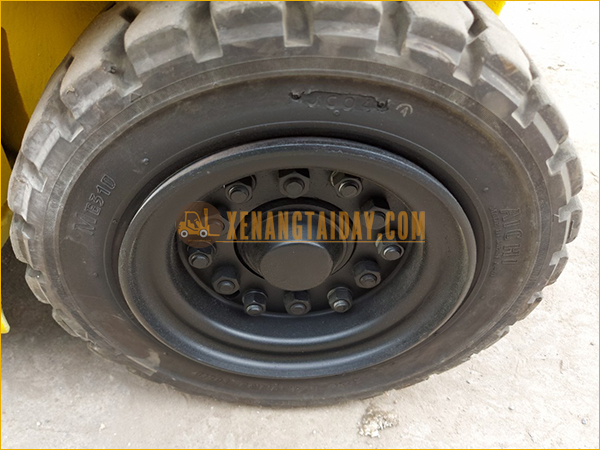 Xe nâng điện ngồi lái KOMATSU FB15-12