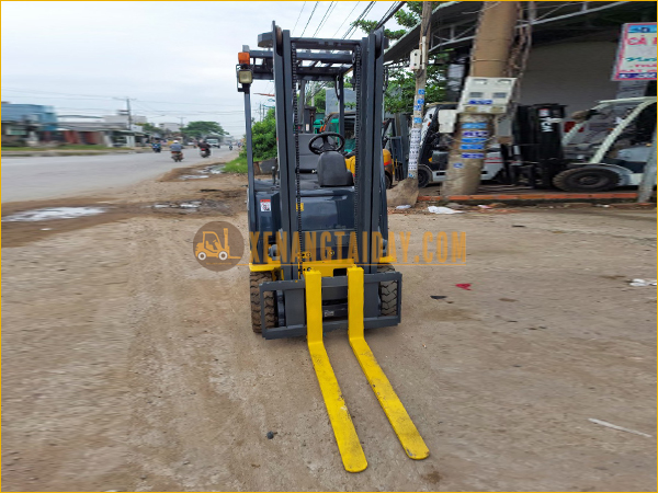 Xe nâng điện ngồi lái KOMATSU FB15-12